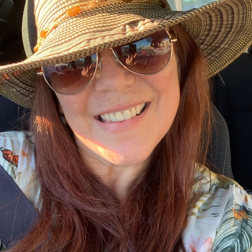 Meet your Posher, Yoli